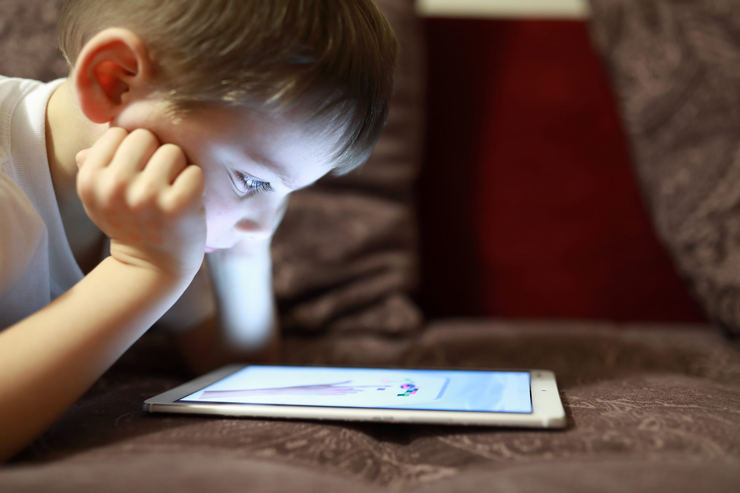 how technology contributes to childhood obesity